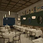 Akra & Отель 5*