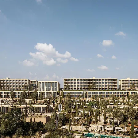 Akra & Hotel 5*