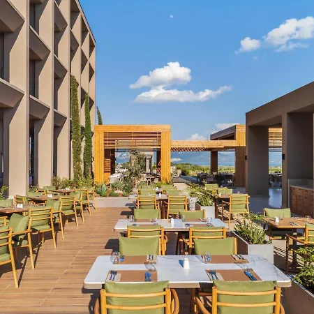 Hotel Akra &