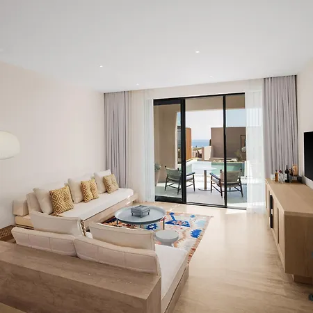 Hotel Akra &