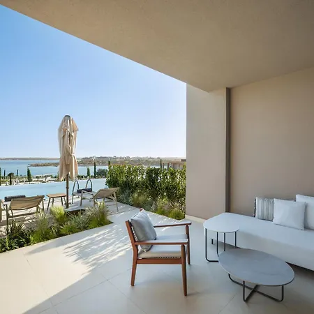 Hotel Akra &