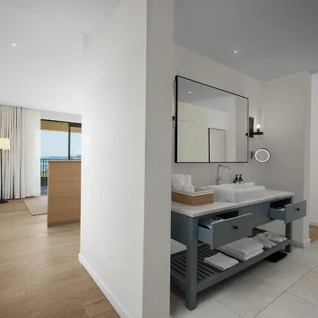 Akra & 5*